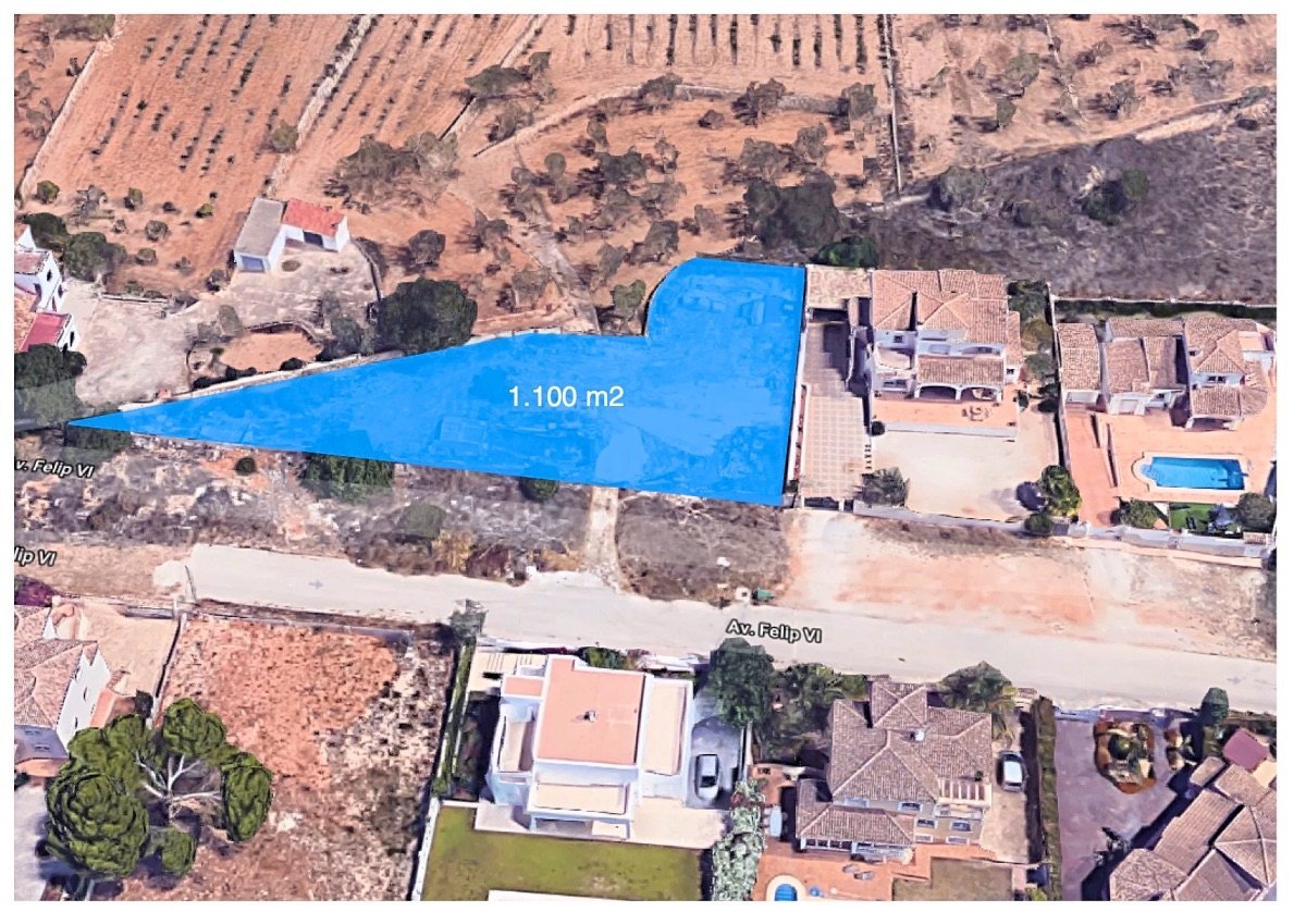 Plot for sale in Calpe, very close to the center and services.