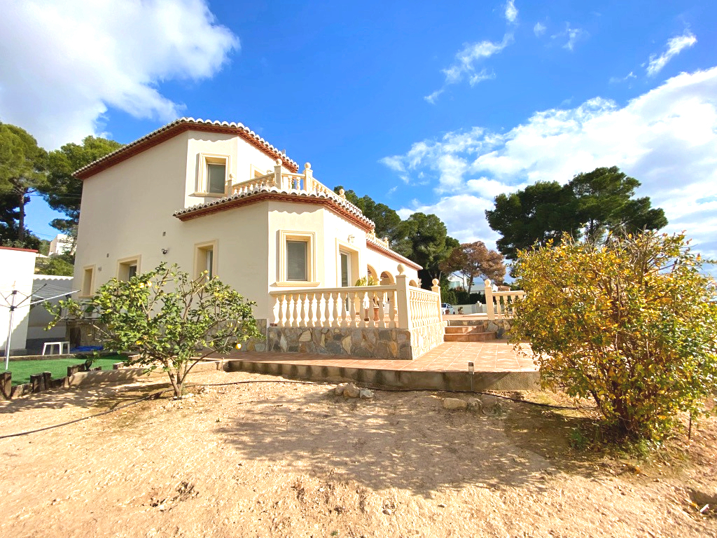 Beautiful villa with sea views and close to the beach in Benissa