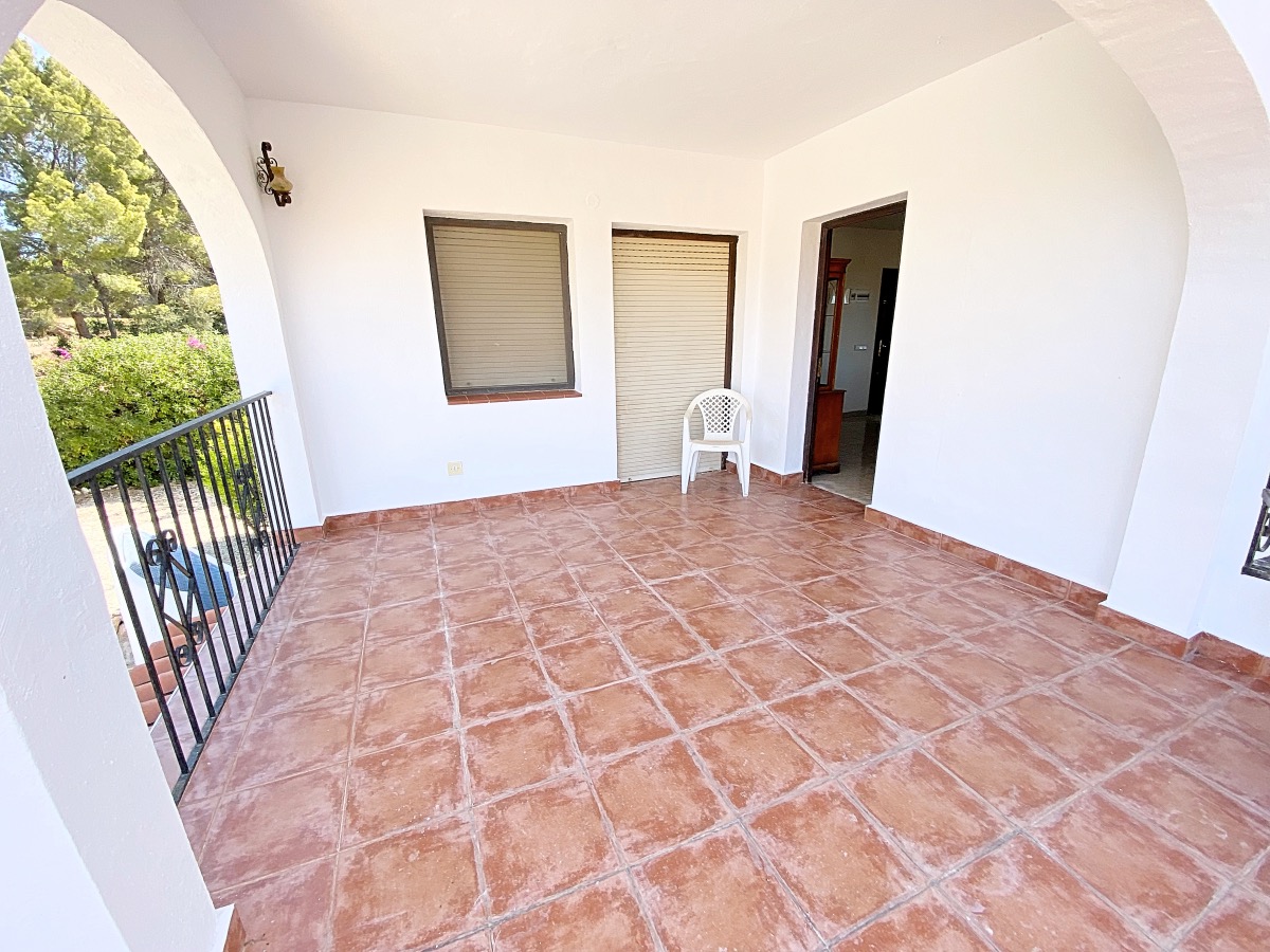 Villa in residential area of Calpe with a lot of potential, 2 independent houses.