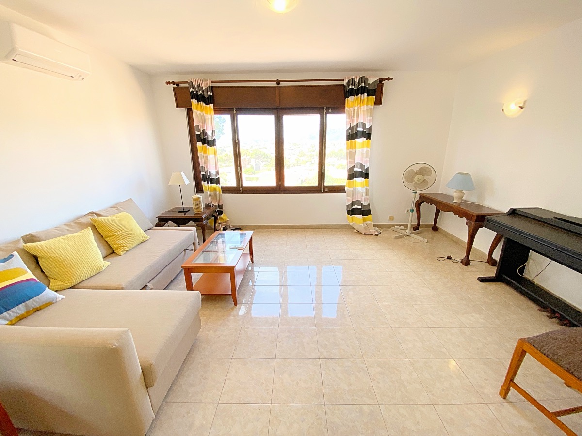 Villa in residential area of Calpe with a lot of potential, 2 independent houses.