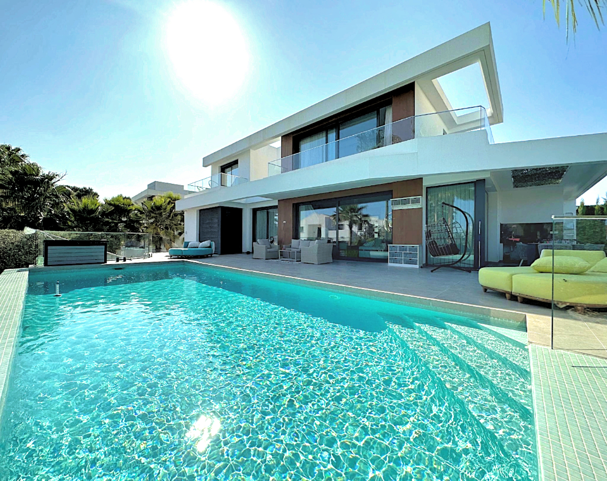 Prächtige Villa mit modernem Design in einer ruhigen Wohngegend von Moraira