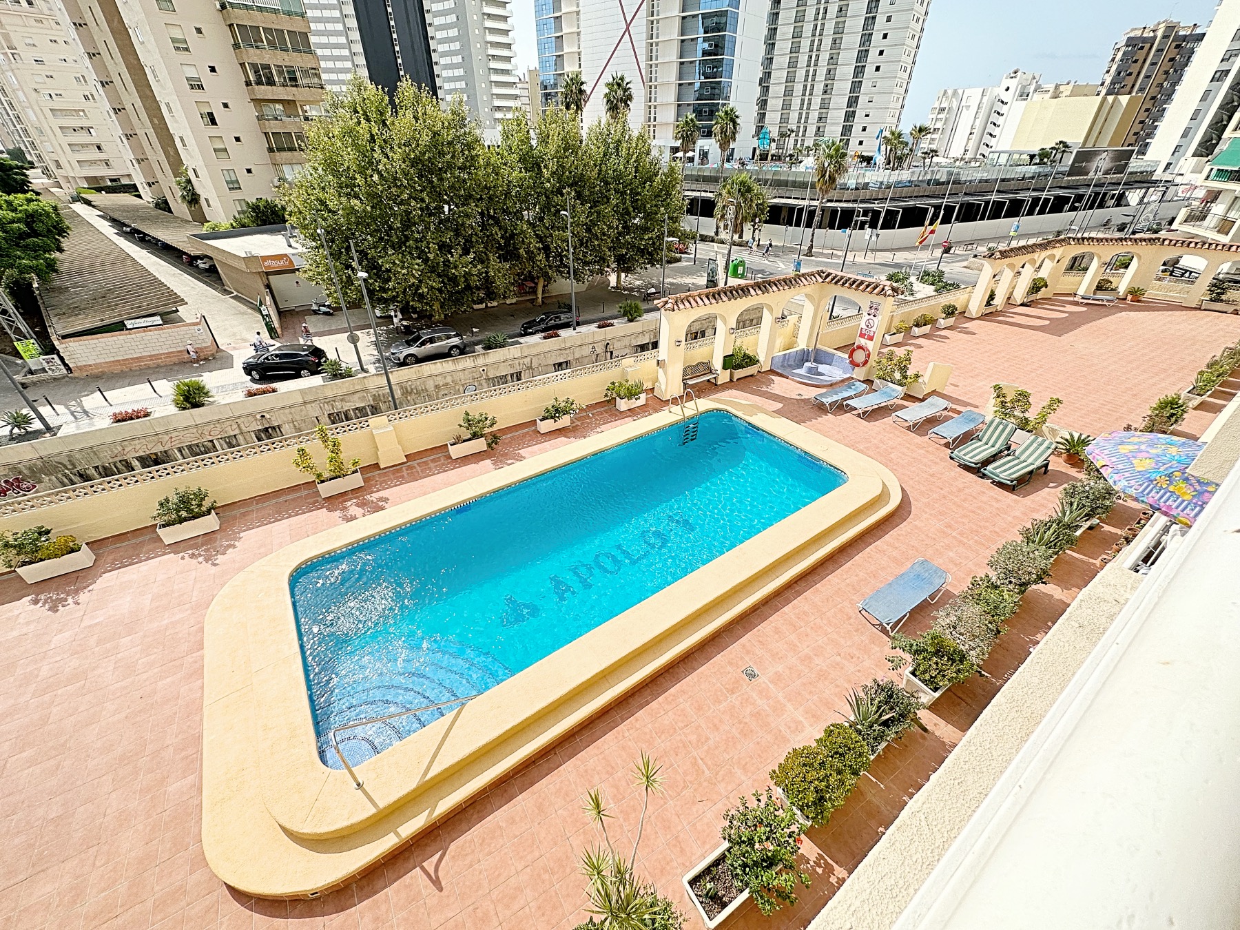 Precioso apartamento en Calpe cerca de la playa Arenal, con vistas abiertas.